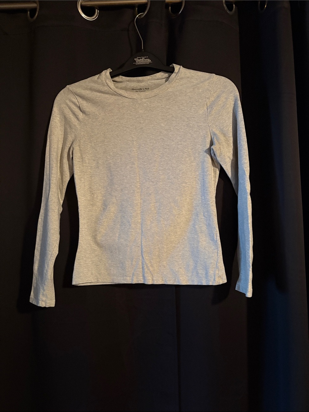 Abercrombie & Fitch Light Gray Long Sleeve Tee